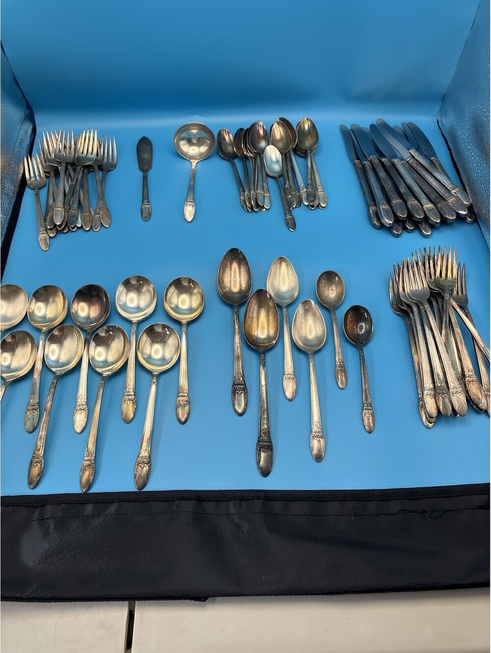 84 PC SET 1847 ROGERS BROS HERITAGE SILVERPLATE FLATWARE